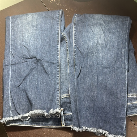 Eddie Bauer slightly curvy Capris - Picture 4 of 10